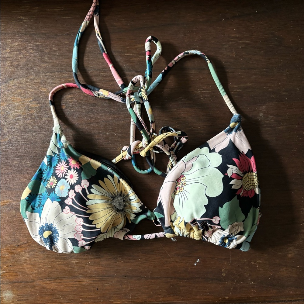 O’Neill Floral Bikini Top with Multicolor Design